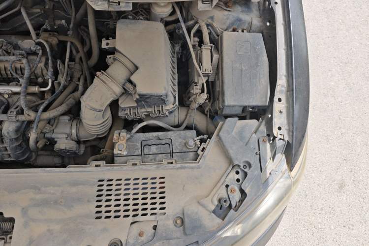 Used Zotye Z300 2012 1.5L Manual Elite Edition Engine Bay Left