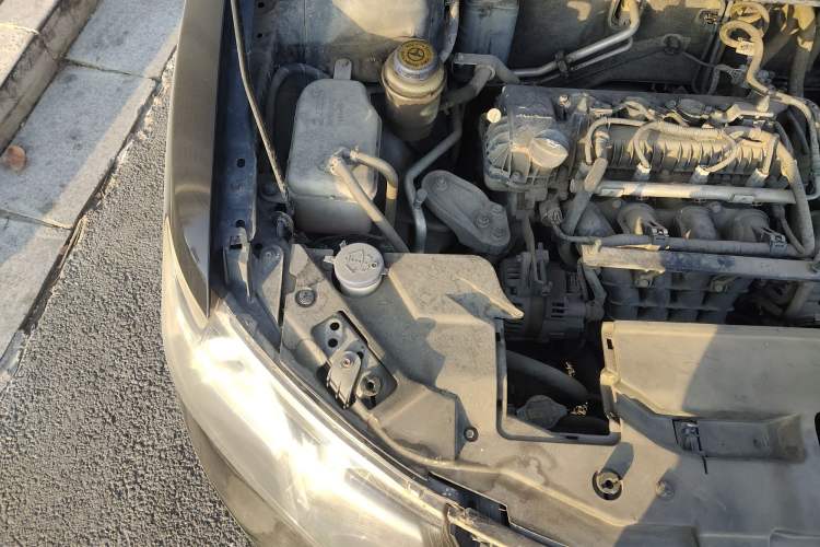 Used Zotye Z300 2012 1.5L Manual Luxury Version Engine Bay Right