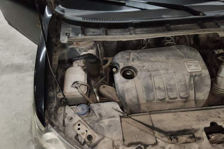 Used Zotye Z300 2012 1.5L Manual Elite Edition Engine Bay Right