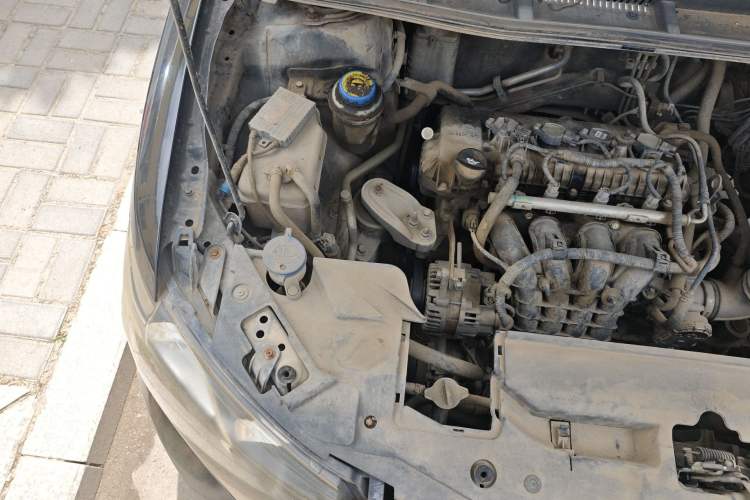 Used Zotye Z300 2012 1.5L Manual Elite Edition Engine Bay Right