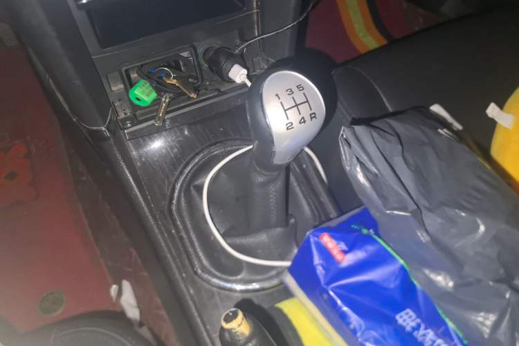 Used Zotye Z300 2012 1.5L Manual Elite Edition Gear Lever
