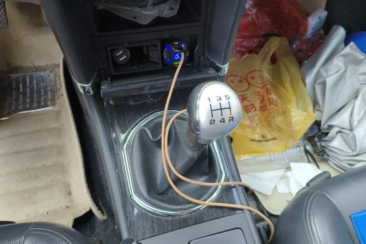 Used Zotye Z300 2012 1.5L Manual Comfort Edition Gear Lever