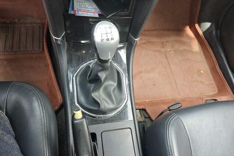 Used Zotye Z300 2012 1.5L Manual Elite Edition Gear Lever