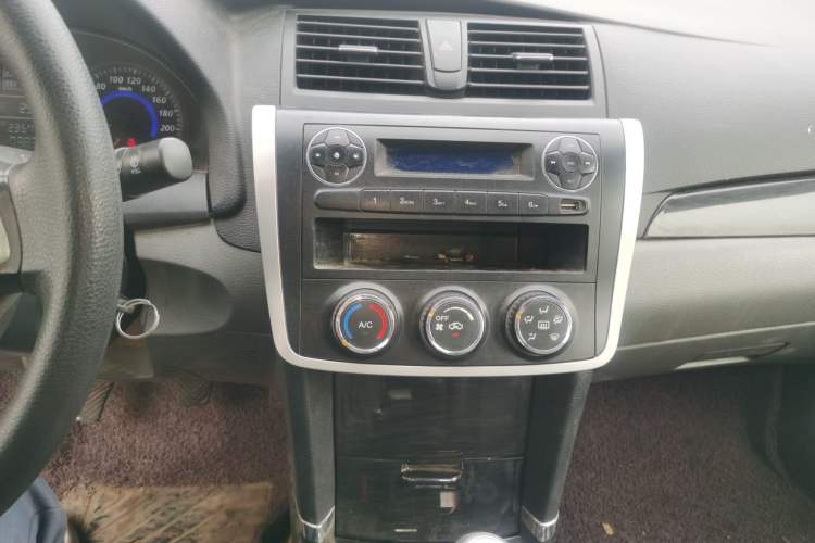Used Zotye Z300 2012 1.5L Manual Comfort Edition Audio And AC Panel