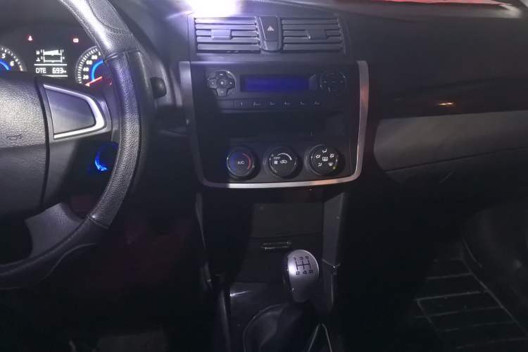 Used Zotye Z300 2012 1.5L Manual Elite Edition Audio And AC Panel