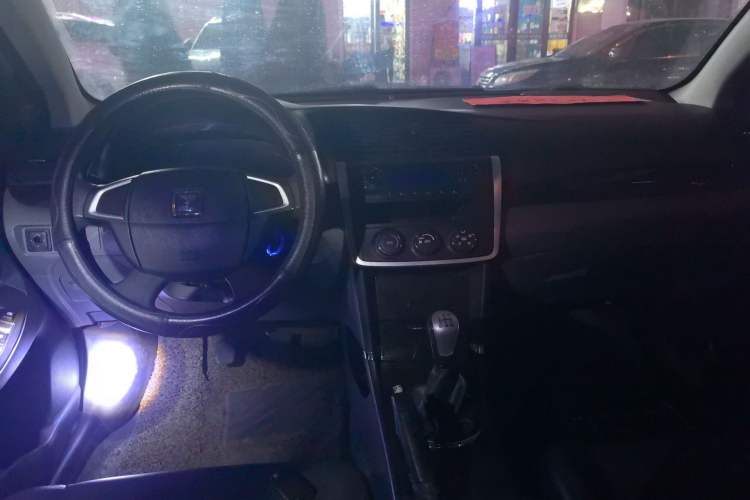Used Zotye Z300 2012 1.5L Manual Elite Edition Center Console