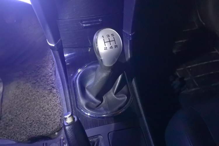 Used Zotye Z300 2012 1.5L Manual Elite Edition Gear Lever
