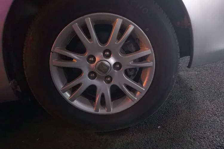 Used Zotye Z300 2012 1.5L Manual Elite Edition Right Front Wheel Hub