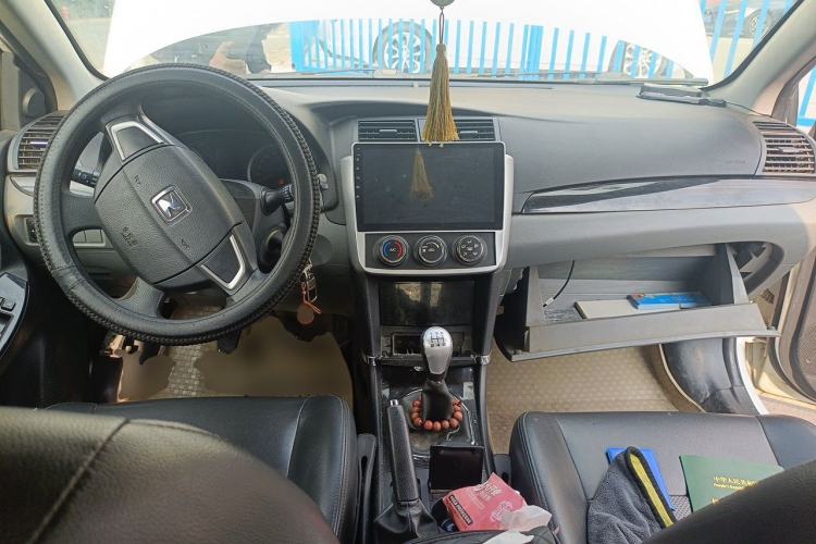 Used Zotye Z300 2012 1.5L Manual Elite Edition Center Console
