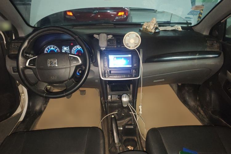 Used Zotye Z300 2012 1.5L Manual Comfort Edition Center Console