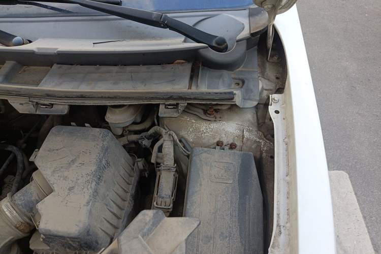 Used Zotye Z300 2012 1.5L Manual Elite Edition Engine Bay Left