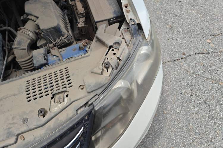 Used Zotye Z300 2012 1.5L Manual Elite Edition Engine Bay Left