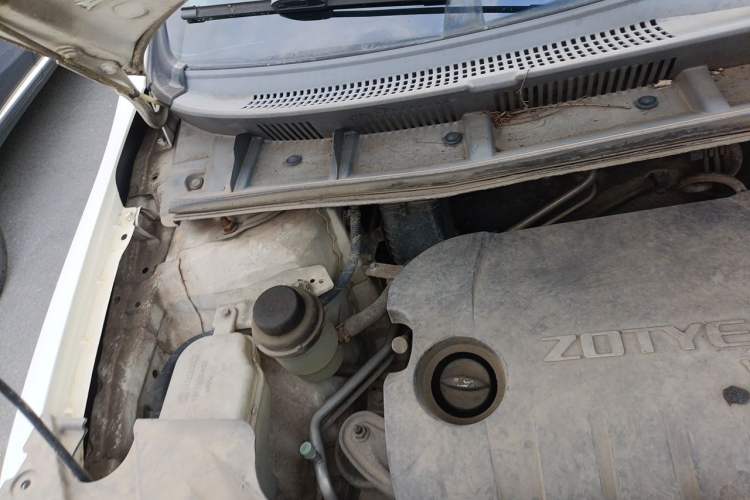 Used Zotye Z300 2012 1.5L Manual Elite Edition Engine Bay Right