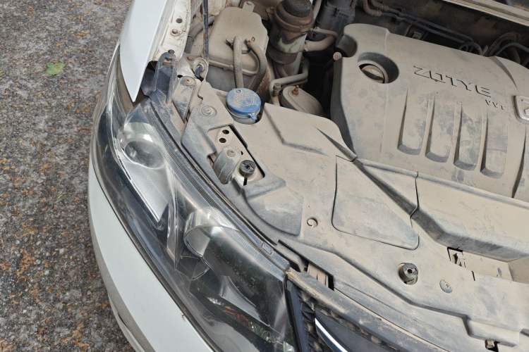 Used Zotye Z300 2012 1.5L Manual Elite Edition Engine Bay Right