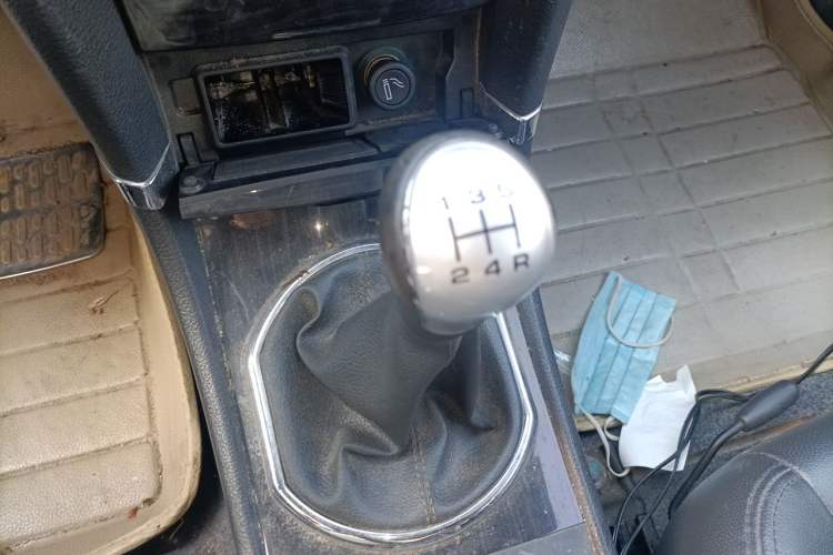 Used Zotye Z300 2012 1.5L Manual Comfort Edition Gear Lever