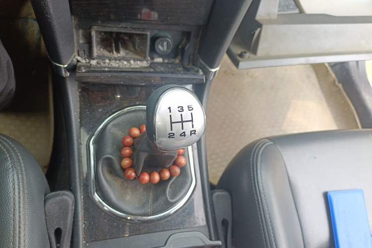 Used Zotye Z300 2012 1.5L Manual Elite Edition Gear Lever