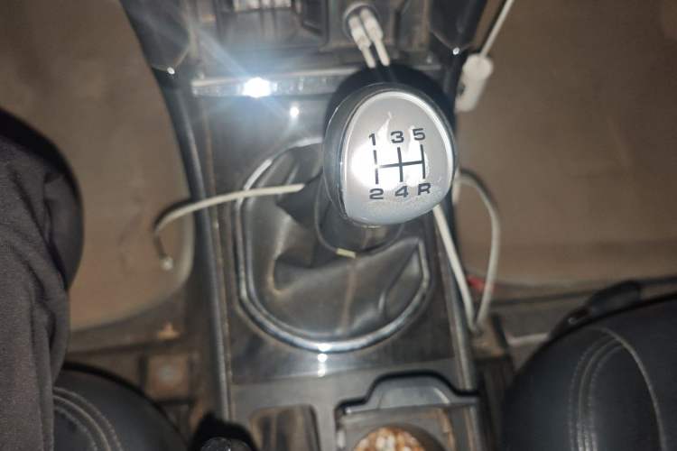 Used Zotye Z300 2012 1.5L Manual Comfort Edition Gear Lever