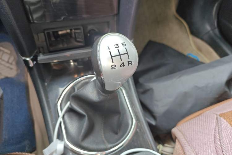 Used Zotye Z300 2012 1.5L Manual Elite Edition Gear Lever