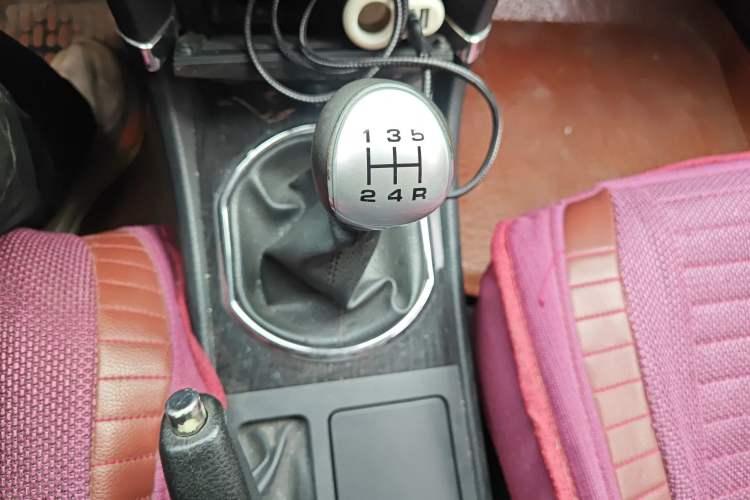 Used Zotye Z300 2012 1.5L Manual Comfort Edition Gear Lever