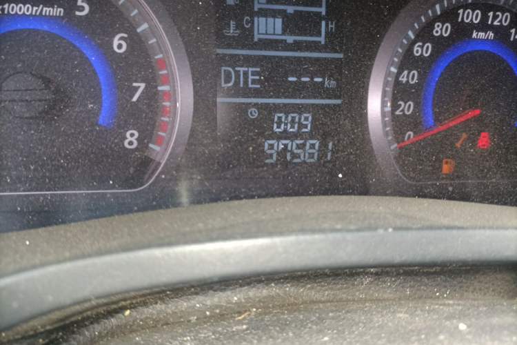 Used Zotye Z300 2012 1.5L Manual Comfort Edition Odometer Close Up