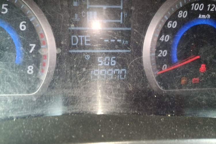 Used Zotye Z300 2012 1.5L Manual Elite Edition Odometer Close Up