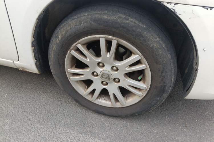 Used Zotye Z300 2012 1.5L Manual Elite Edition Right Front Wheel Hub