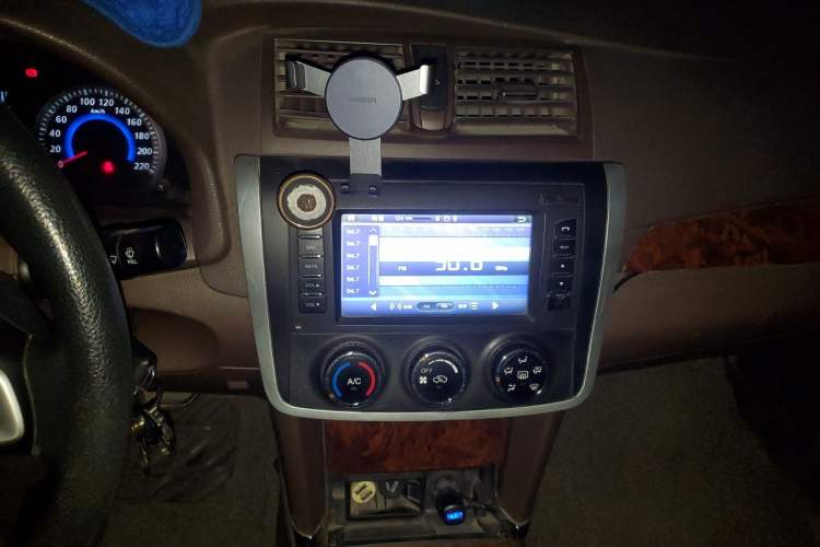 Used Zotye Z300 2013 1.5L Manual Luxury Model Audio And AC Panel