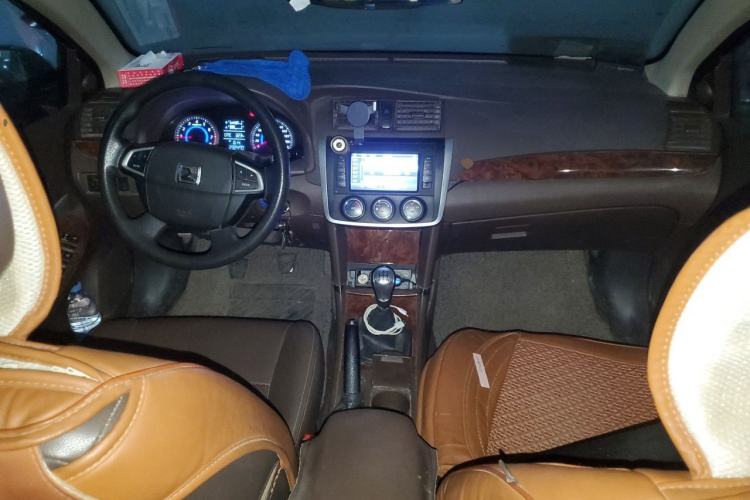 Used Zotye Z300 2013 1.5L Manual Luxury Model Center Console