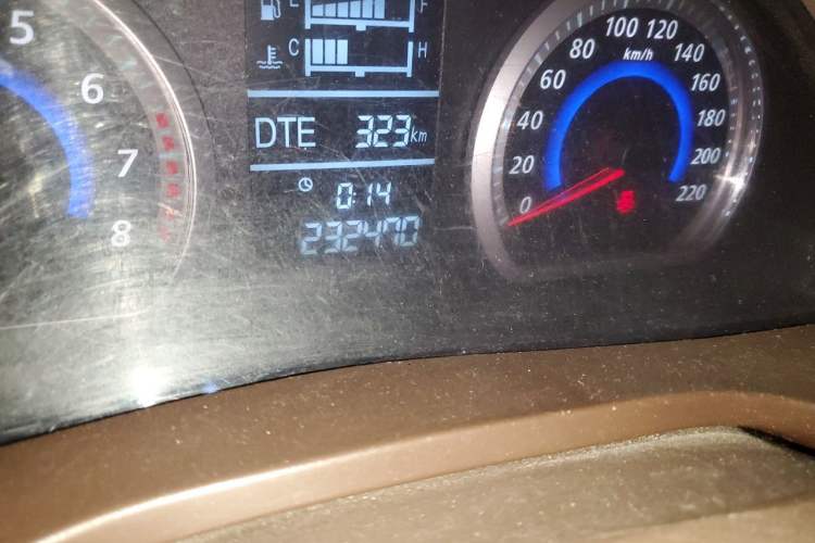Used Zotye Z300 2013 1.5L Manual Luxury Model Odometer Close Up