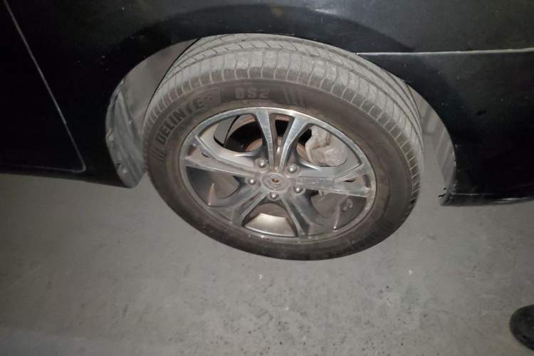 Used Zotye Z300 2013 1.5L Manual Luxury Model Right Front Wheel Hub