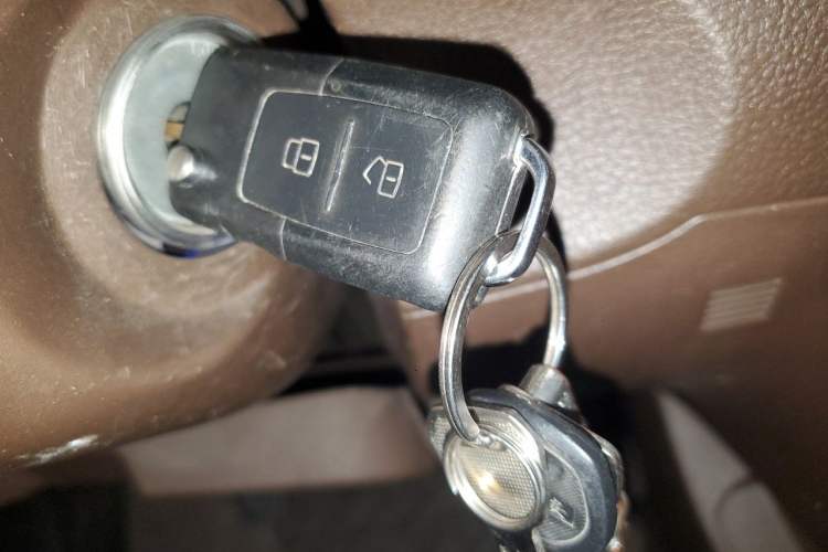 Used Zotye Z300 2013 1.5L Manual Luxury Model Vehicle Key