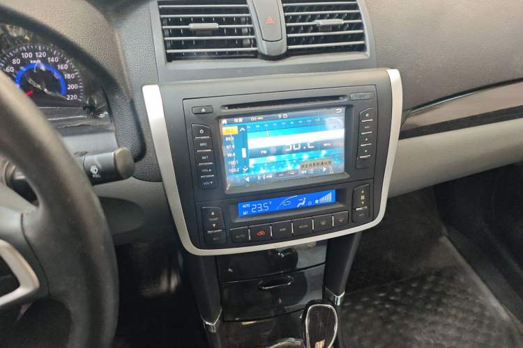 Used Zotye Z300 2013 1.6L Automatic Luxury Model Audio And AC Panel