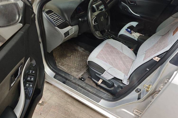 Used Zotye Z300 2013 1.6L Automatic Luxury Model Driver Seat