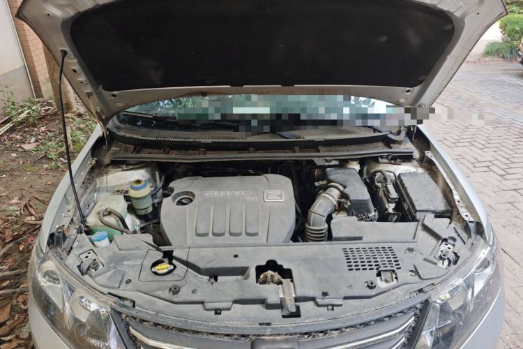 Used Zotye Z300 2013 1.6L Automatic Luxury Model Engine Bay