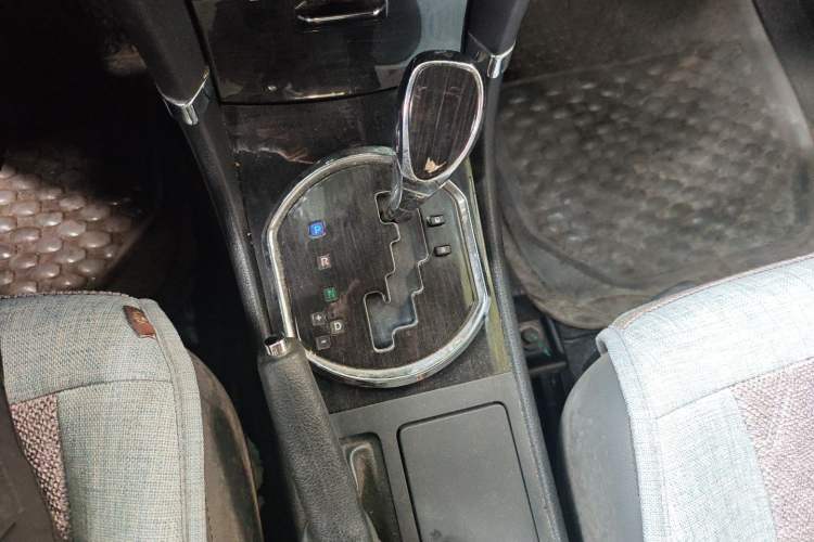 Used Zotye Z300 2013 1.6L Automatic Luxury Model Gear Lever
