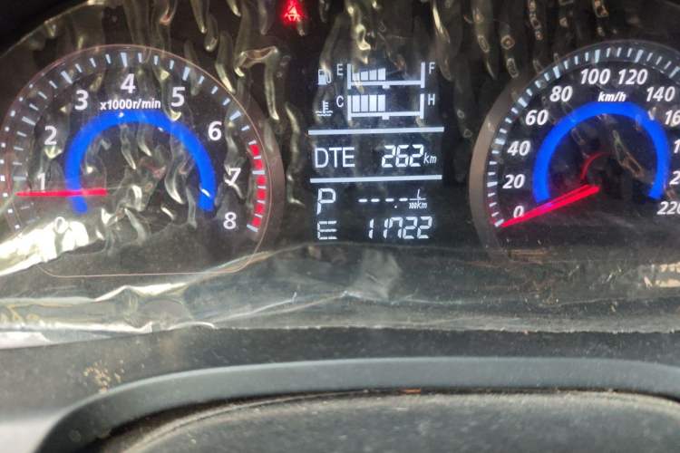Used Zotye Z300 2013 1.6L Automatic Luxury Model Odometer Close Up