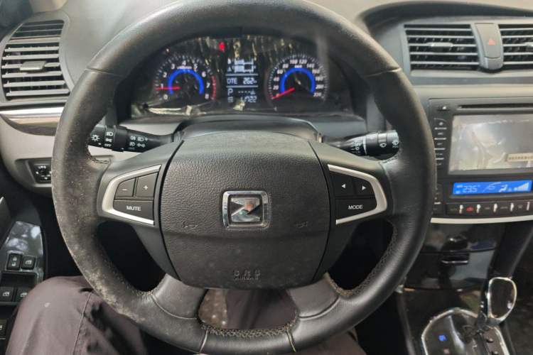 Used Zotye Z300 2013 1.6L Automatic Luxury Model Steering Wheel