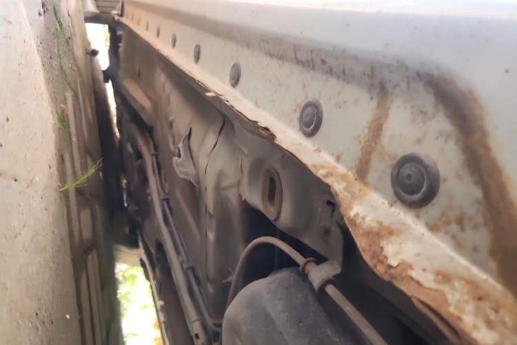 Used Zotye Z300 2013 1.6L Automatic Elite Model Chassis Rear Left