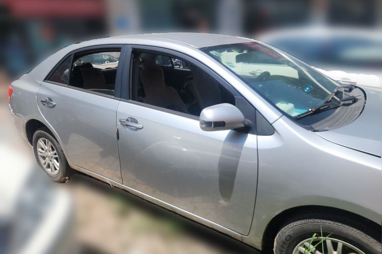 Used Zotye Z300 2013 1.6L Automatic Elite Model Front Right 45 Deg