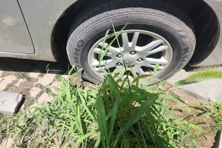 Used Zotye Z300 2013 1.6L Automatic Elite Model Right Front Wheel Hub
