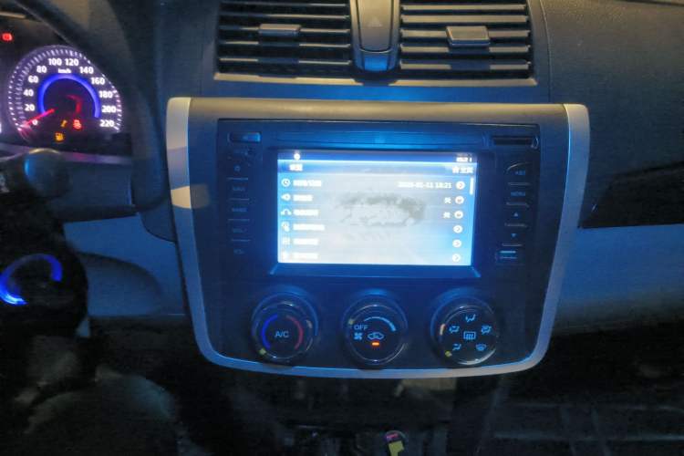 Used Zotye Z300 2014 New Vision 1.5L Manual Luxury Model Audio And AC Panel