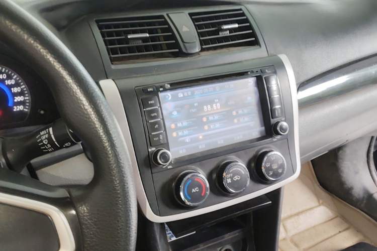 Used Zotye Z300 2014 1.5L Value Edition Manual Elite Model Audio And AC Panel