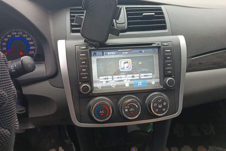 Used Zotye Z300 2014 1.5L Value Edition Manual Elite Model Audio And AC Panel