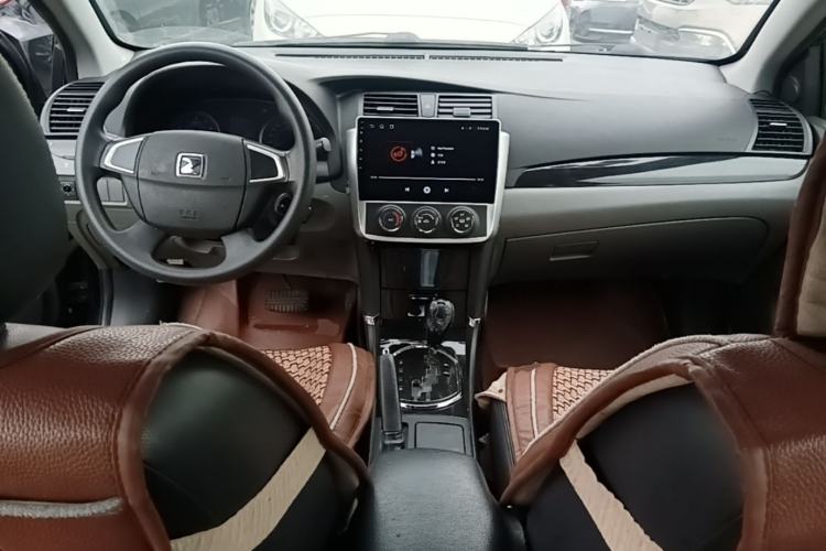 Used Zotye Z300 2014 1.6L Drive-Value Edition Automatic Elite Model Center Console