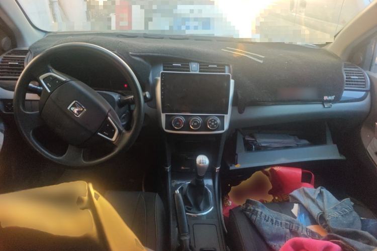 Used Zotye Z300 2014 1.5L Value Edition Manual Elite Model Center Console