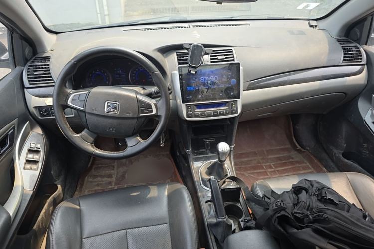 Used Zotye Z300 2014 New Vision 1.5L Manual Luxury Model Center Console