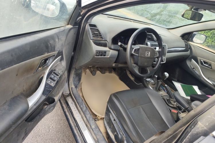 Used Zotye Z300 2014 New Vision 1.5L Manual Luxury Model Driver Seat