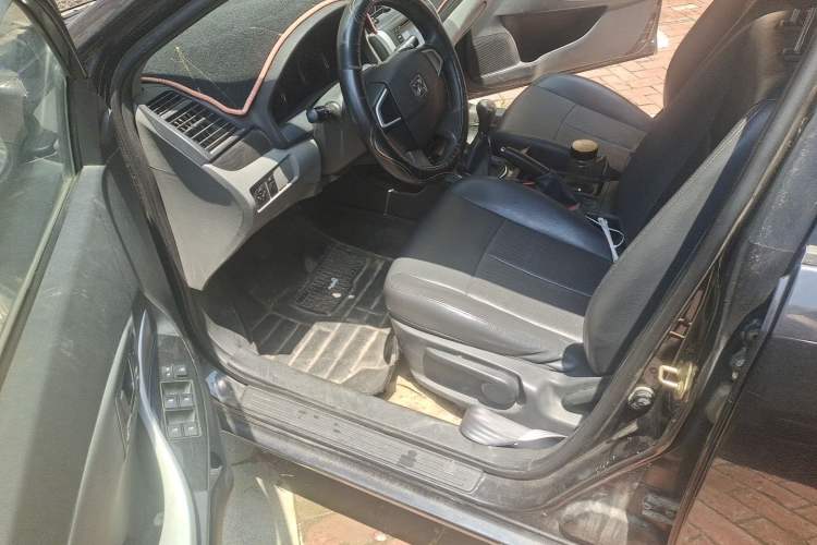 Used Zotye Z300 2014 1.5L Value Edition Manual Elite Model Driver Seat