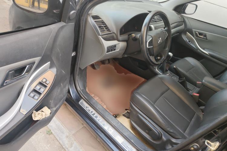 Used Zotye Z300 2014 1.5L Urban Edition Manual Luxury Model Driver Seat