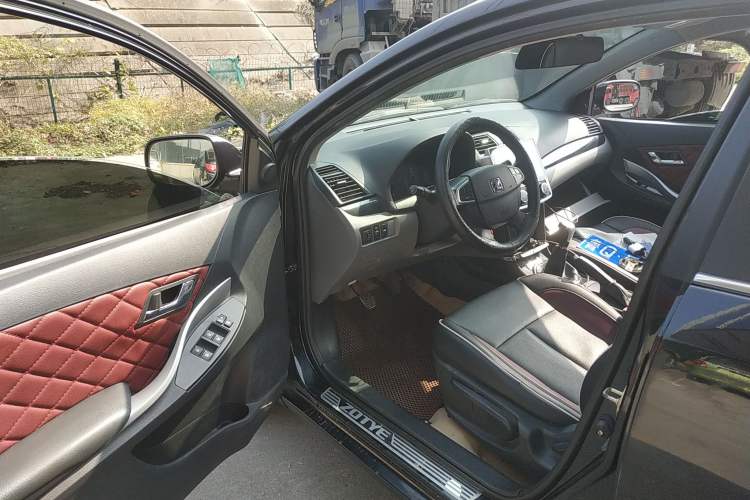 Used Zotye Z300 2014 New Vision 1.5L Manual Luxury Model Driver Seat